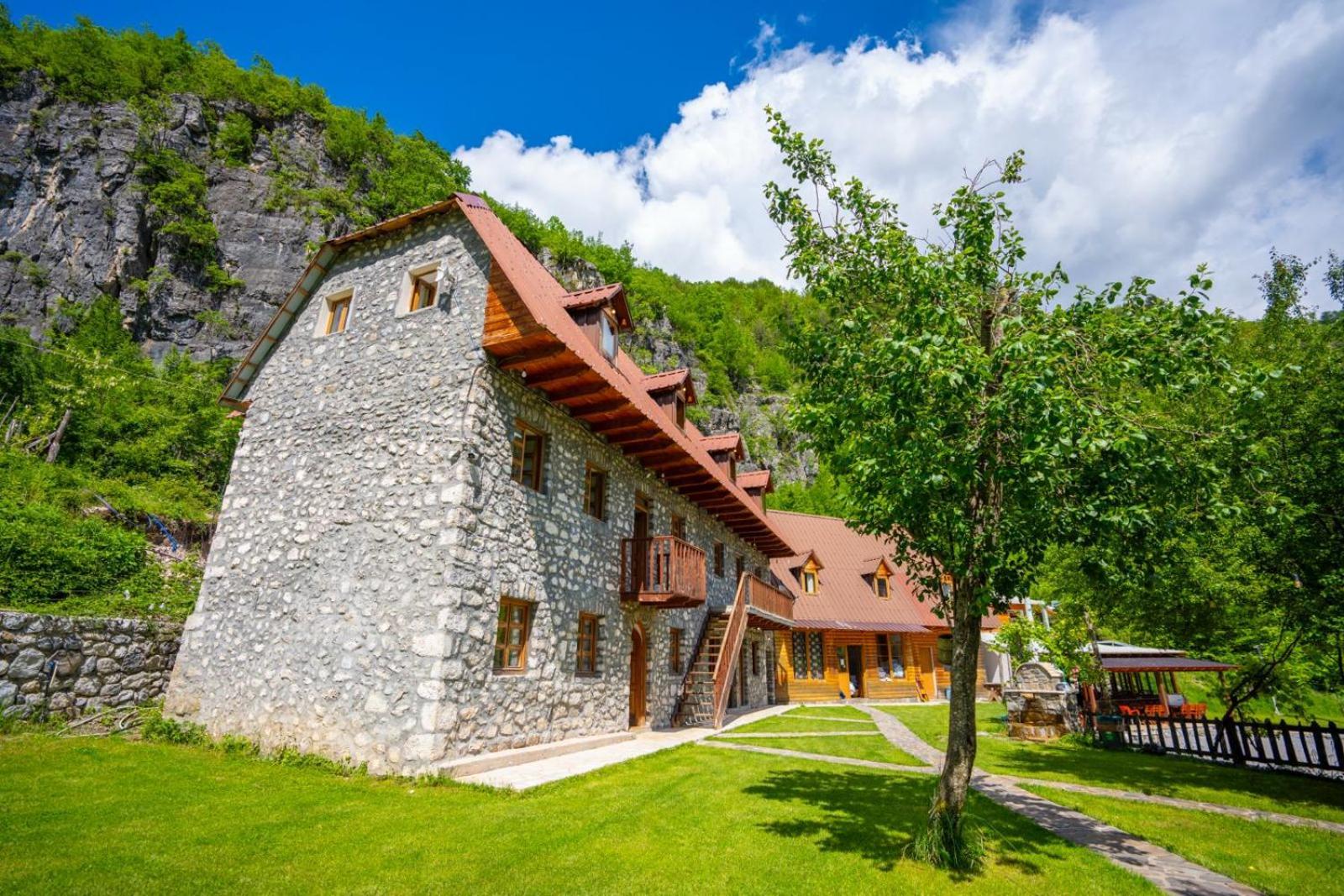 Hotel Bujtina Berishta Theth Zewnętrze zdjęcie